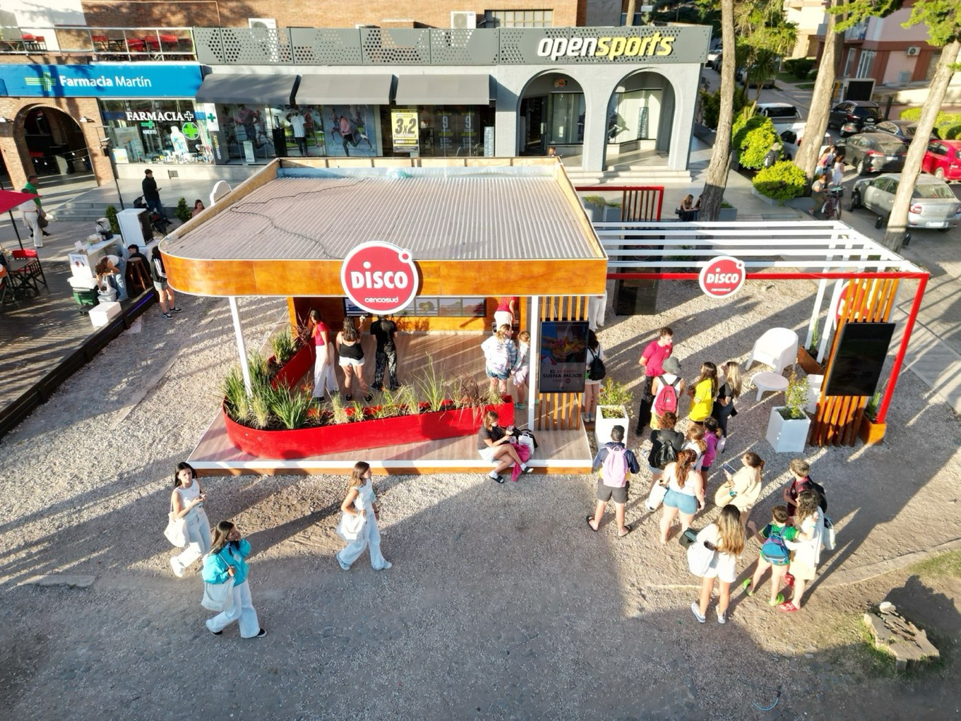 Cobertura aérea con drone de activación de marca Disco en Pinamar
